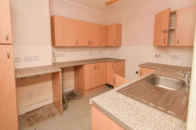 1 Evesham Place, Stratford-upon-Avon, CV37 6HT 3