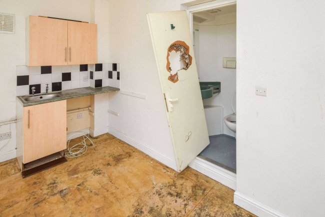 1 Evesham Place, Stratford-upon-Avon, CV37 6HT 3