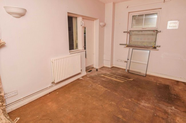 1 Evesham Place, Stratford-upon-Avon, CV37 6HT 3