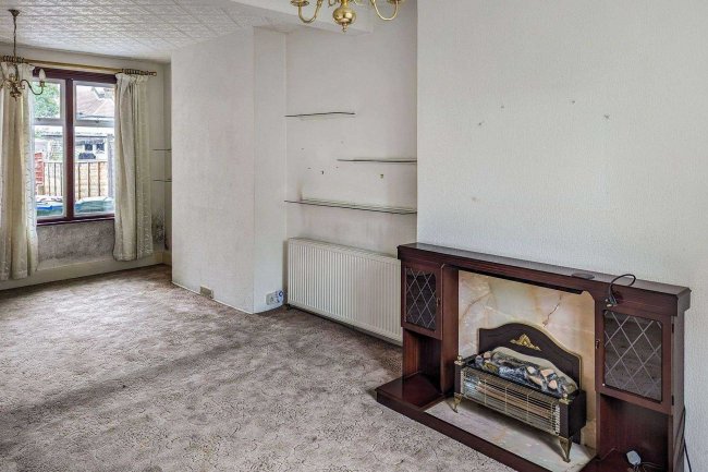 17 Oak Road, Erith, Kent, DA8 2NL 2