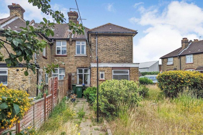 17 Oak Road, Erith, Kent, DA8 2NL 2