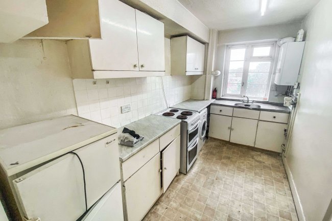 Flat 25 Ashford Court, Ashford Road, Cricklewood, London, NW2 6BN 2