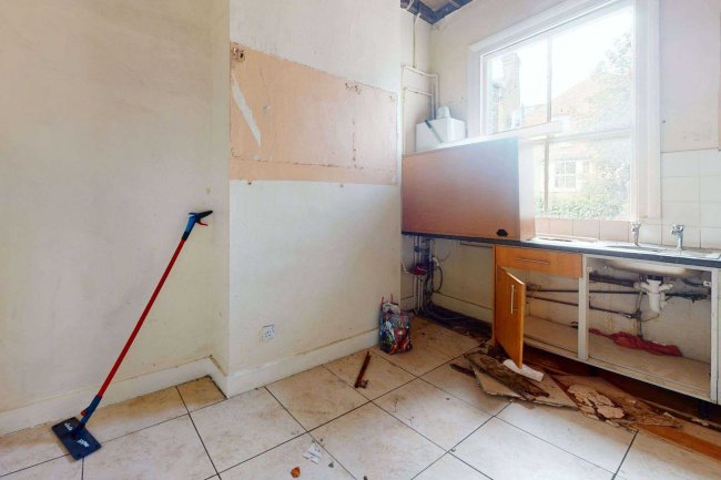 170B Leander Road, Streatham, London, SW2 2LL 10