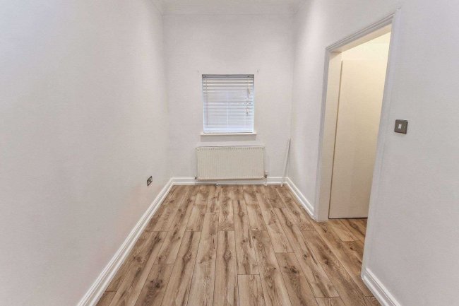 17 Rosendale Road, London SE21 8DS 5