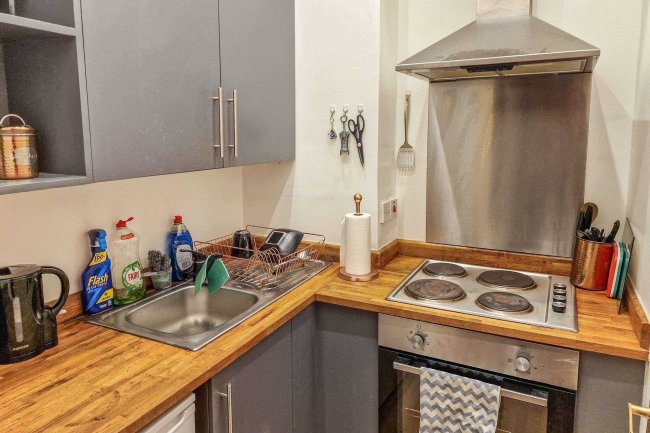 17 Rosendale Road, London SE21 8DS 5