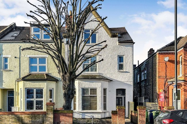 17 Rosendale Road, London SE21 8DS 5