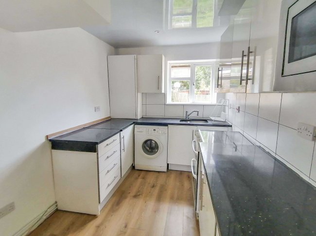 79A Eastbury Road, Watford, Hertfordshire WD19 4JP 6