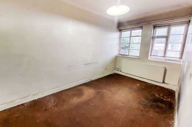 Flat 6, 859 Garratt Lane, Tooting, London, SW17 0LX 6