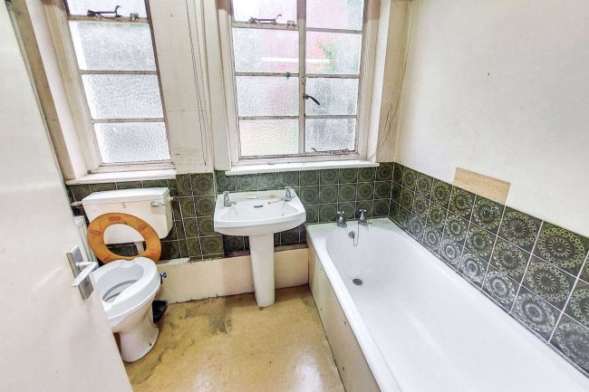 Flat 6, 859 Garratt Lane, Tooting, London, SW17 0LX 6