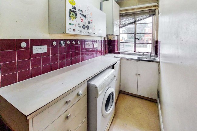 Flat 6, 859 Garratt Lane, Tooting, London, SW17 0LX 6