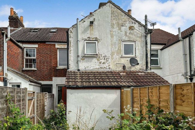 57 Gordon Road, Fareham, Hampshire, PO16 7TQ 7