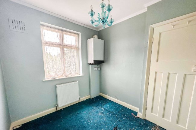 11 Shirley Grove, London N9 8ES 9