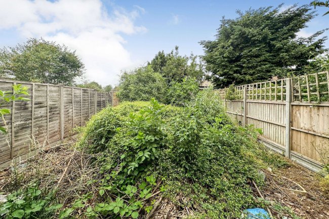 11 Shirley Grove, London N9 8ES 9