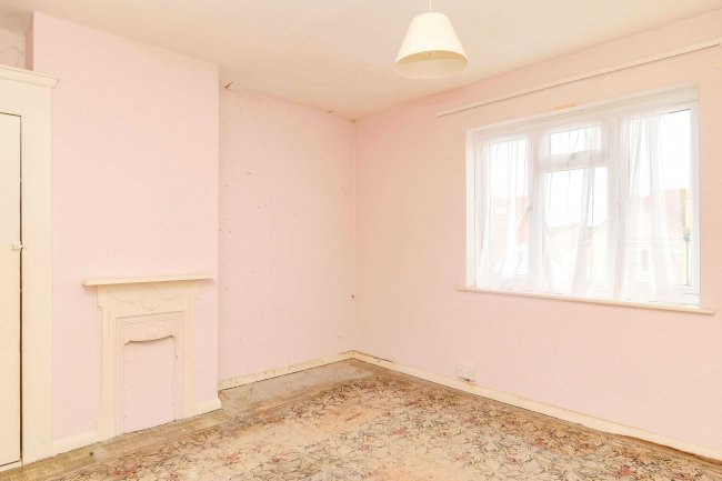 37 Raymond Crescent, Guildford, GU2 7SU

 5