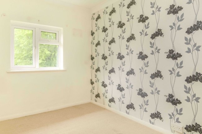 37 Raymond Crescent, Guildford, GU2 7SU

 5