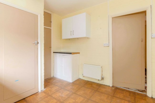 37 Raymond Crescent, Guildford, GU2 7SU

 5