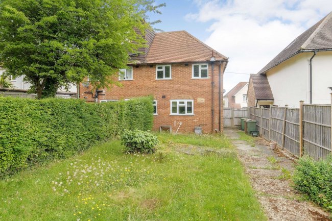 37 Raymond Crescent, Guildford, GU2 7SU

 5