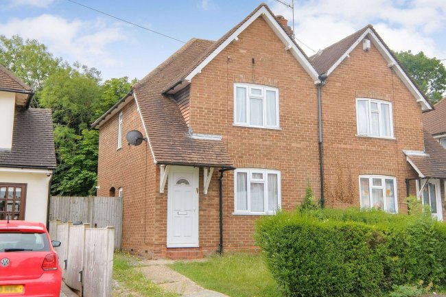 37 Raymond Crescent, Guildford, GU2 7SU

 5