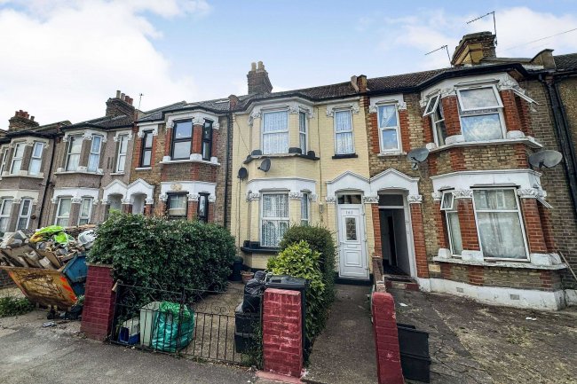 161 Westwood Road, Ilford, Essex, IG3 8SE 3