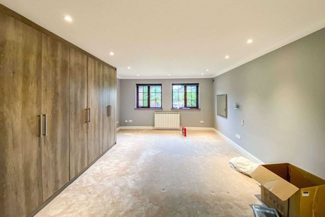 16 Duchy Road, Hadley Wood, Barnet EN4 0HX 2