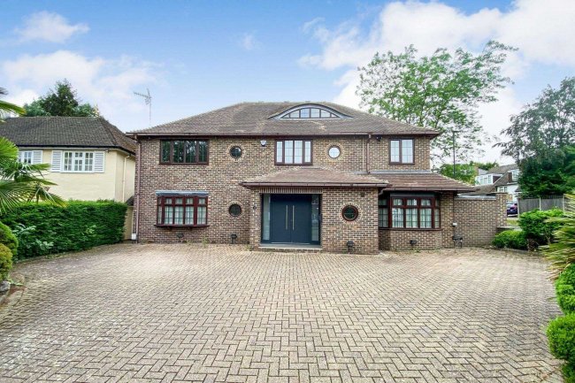 16 Duchy Road, Hadley Wood, Barnet EN4 0HX 2