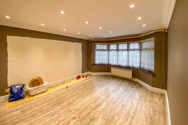 16 Duchy Road, Hadley Wood, Barnet EN4 0HX 2