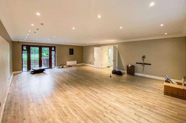 16 Duchy Road, Hadley Wood, Barnet EN4 0HX 2