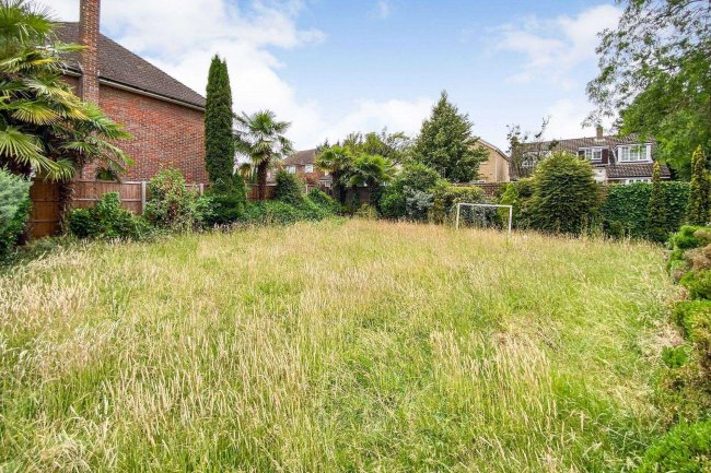 16 Duchy Road, Hadley Wood, Barnet EN4 0HX 2