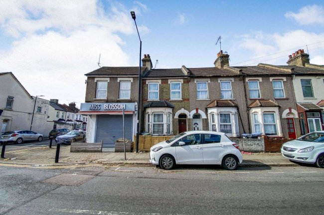 134 Town Road, Edmonton, London, N9 0RL 8