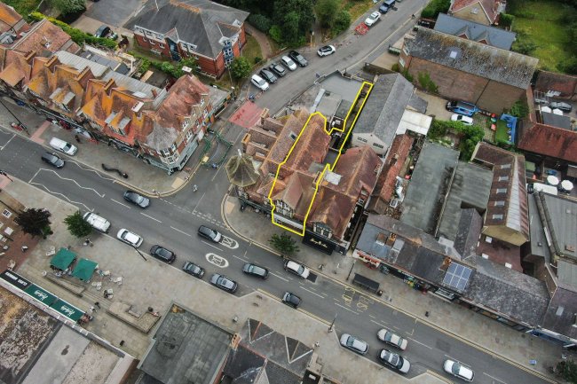 142 High St, Uckfield TN22 1QR 3