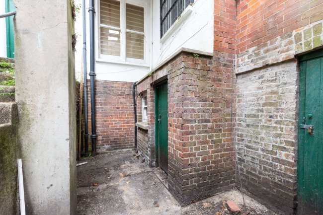 142 High St, Uckfield TN22 1QR 3