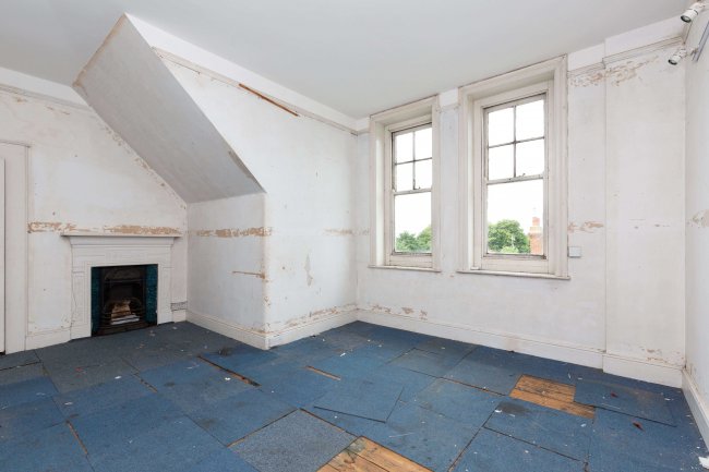 142 High St, Uckfield TN22 1QR 3