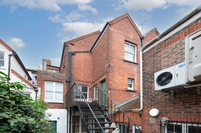 142 High St, Uckfield TN22 1QR 3