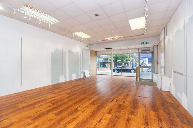 142 High St, Uckfield TN22 1QR 3