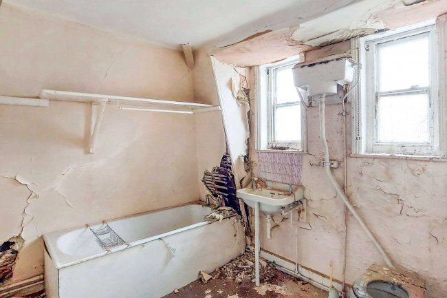 1 Christ Church Road, Folkestone, Kent, CT20 2SJ 1