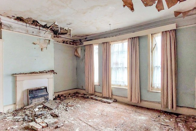 1 Christ Church Road, Folkestone, Kent, CT20 2SJ 1