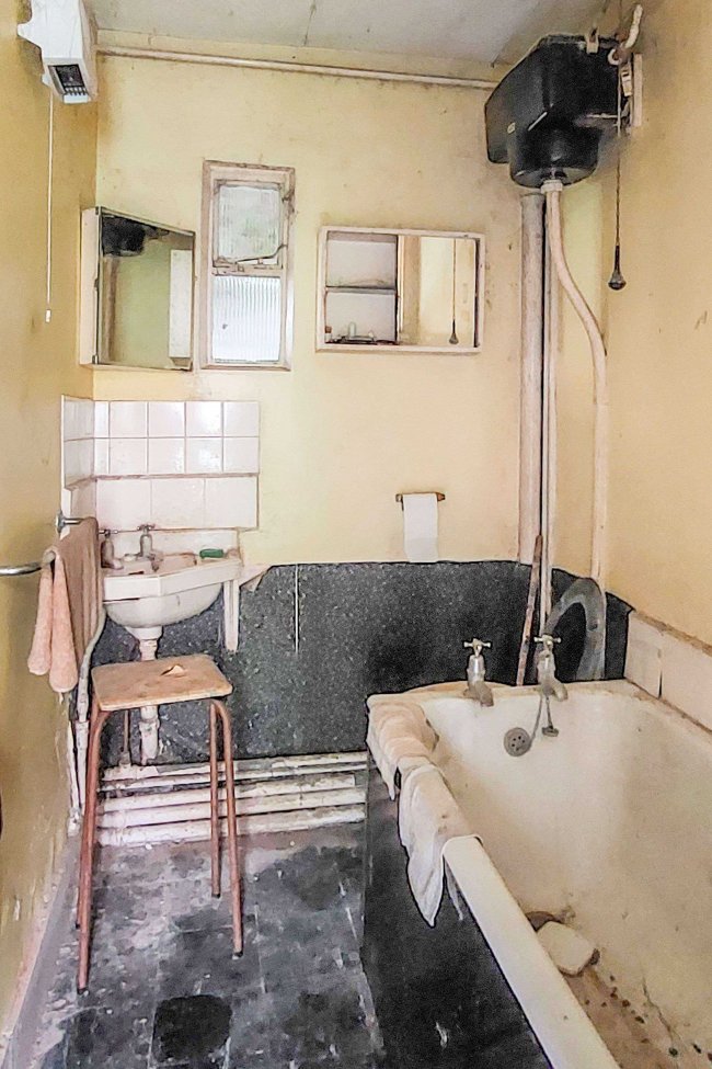 1 Christ Church Road, Folkestone, Kent, CT20 2SJ 1