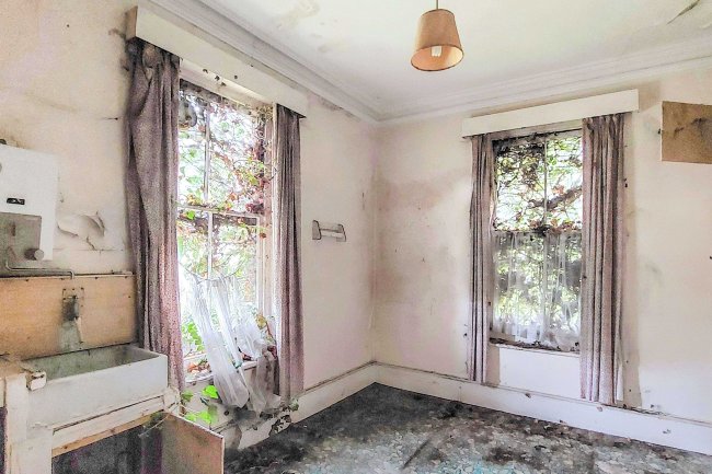 1 Christ Church Road, Folkestone, Kent, CT20 2SJ 1