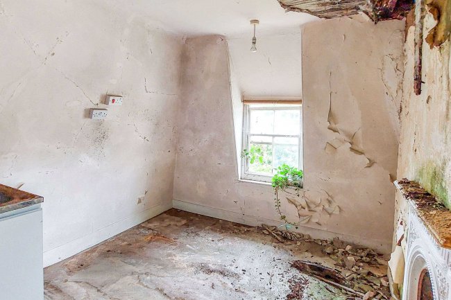 1 Christ Church Road, Folkestone, Kent, CT20 2SJ 1