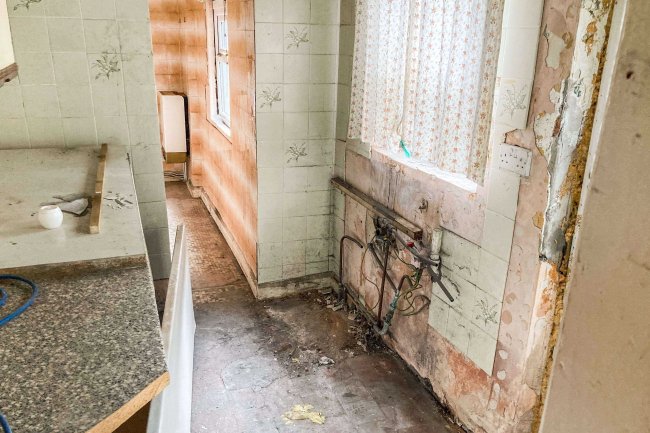 46 Newfield Street, Tunstall, Staffs, ST6 5HD 1