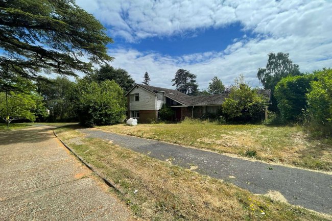 4 Fernhill, Oxshott, Surrey, KT22 0JH 2