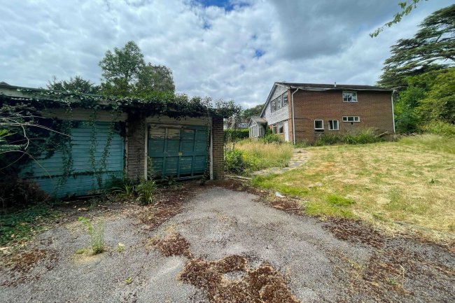 4 Fernhill, Oxshott, Surrey, KT22 0JH 2