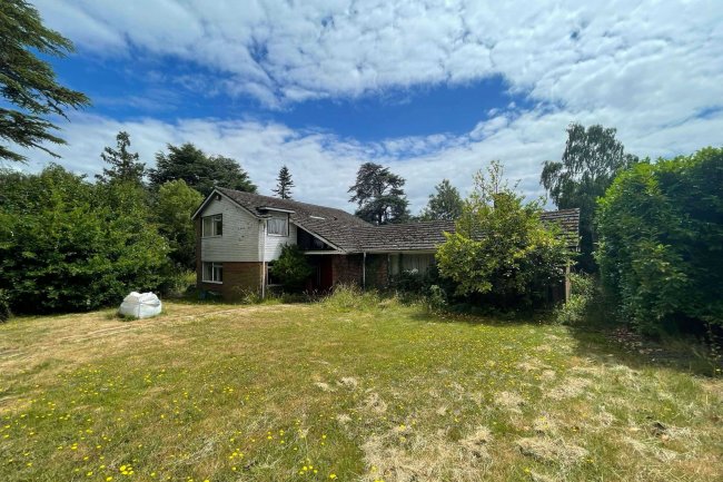 4 Fernhill, Oxshott, Surrey, KT22 0JH 2