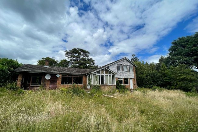 4 Fernhill, Oxshott, Surrey, KT22 0JH 2