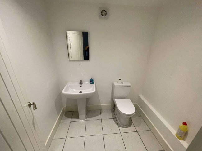 26 Lavender Hill, London SW11 5RN 2