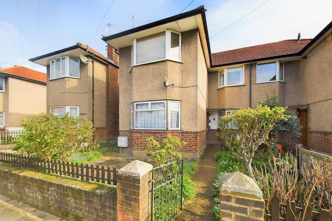 20 Berkeley Close, Ruislip, Middlesex, HA4 6LE 5