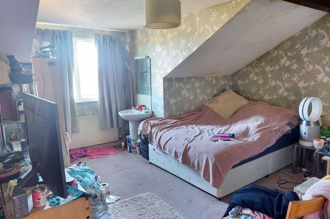 8 Chapel Street, Stanningley, Pudsey, LS28 6BW
 6