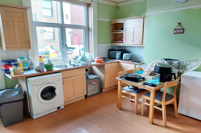 8 Chapel Street, Stanningley, Pudsey, LS28 6BW
 6