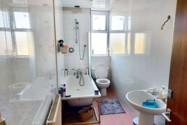 8 Chapel Street, Stanningley, Pudsey, LS28 6BW
 6