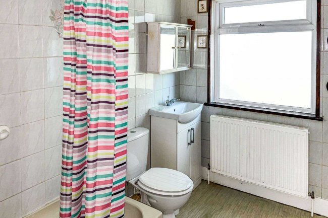 48 Bournemouth Park Road, Southend-on-Sea, SS2 5LP 2